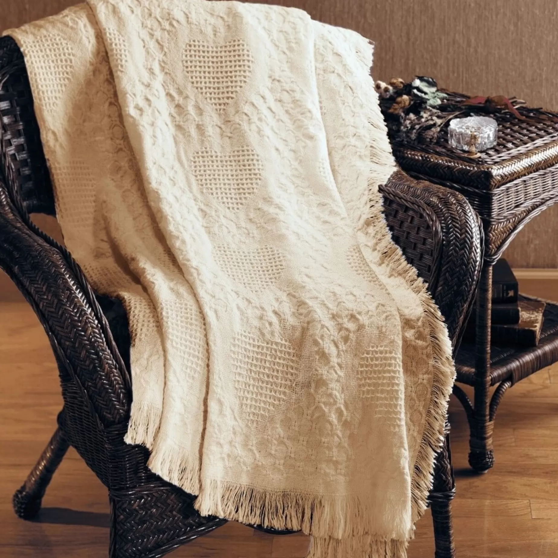 American Heart Throw In Natural Cotton<* Shop