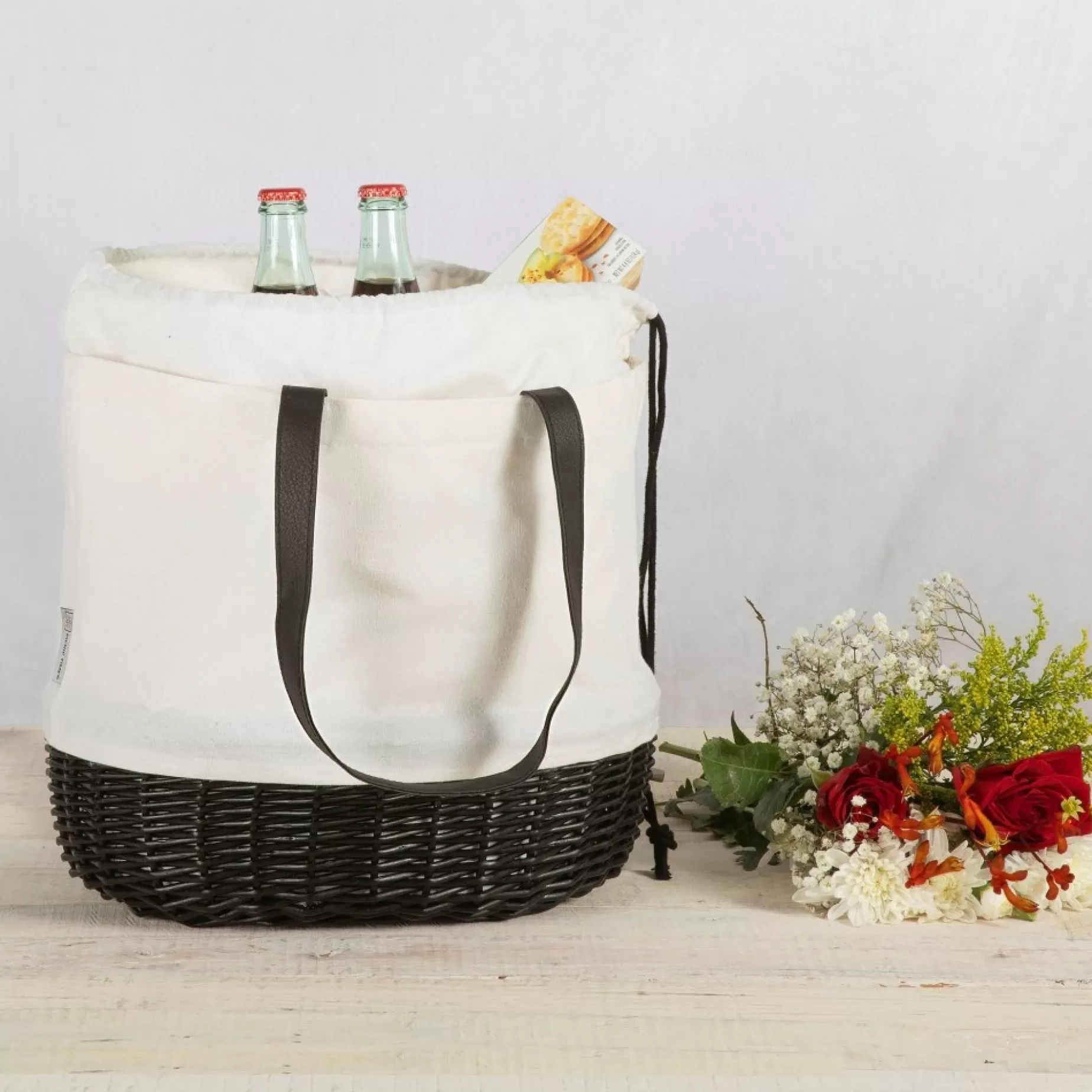 Black & White Wicker Tote Bag<Picnic Time Inc. Outlet