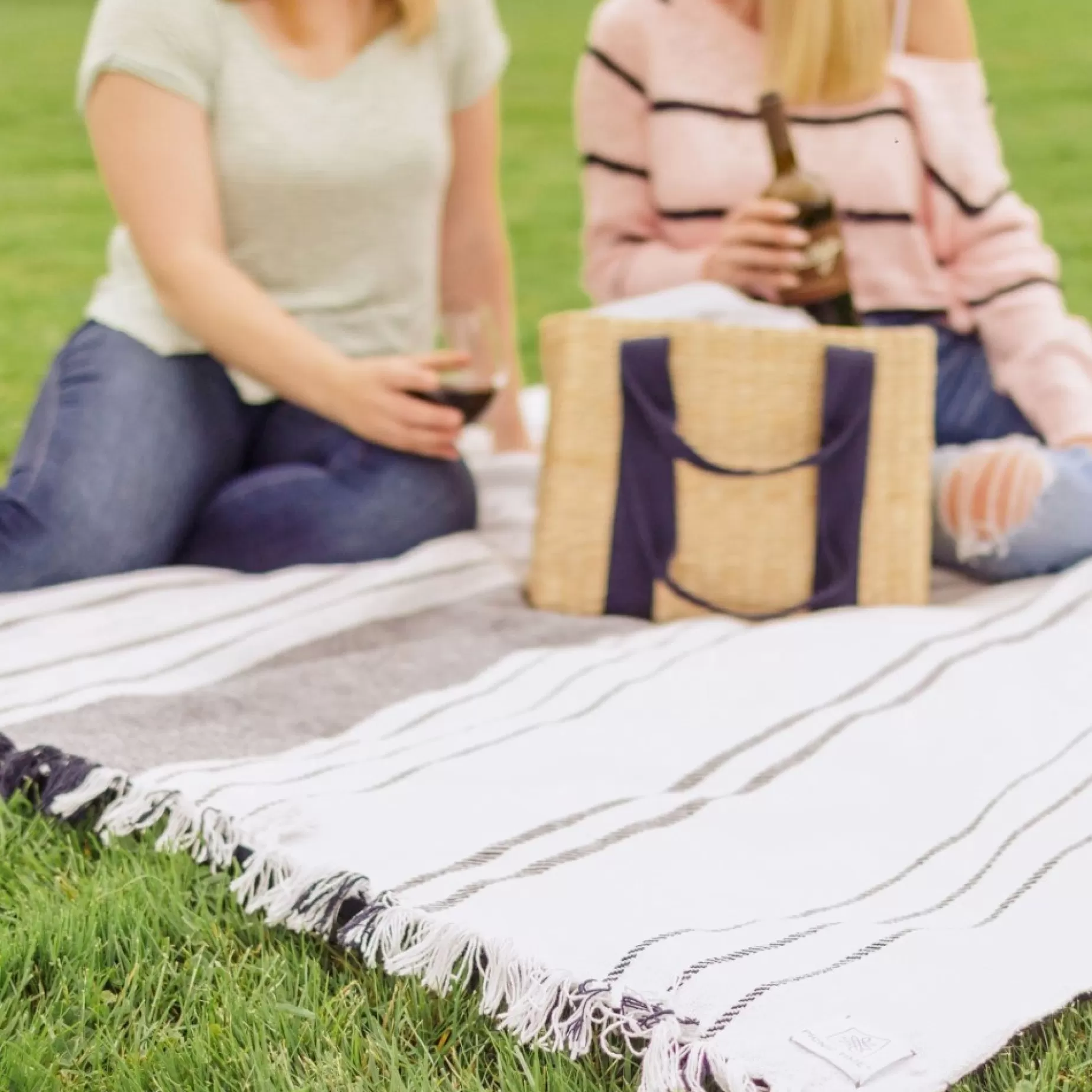 Boho Cotton Picnic Blanket & Carrying Tote 60" X 70"<Picnic Time Inc. New