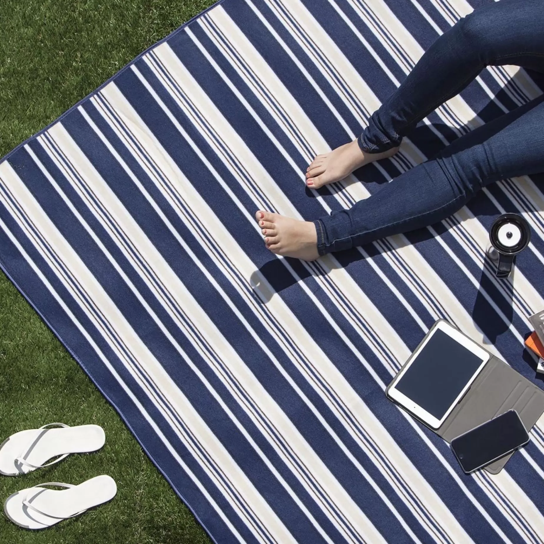 Compact Fleece Picnic Blanket 59" X 51" - Navy Stripes<Picnic Time Inc. Outlet