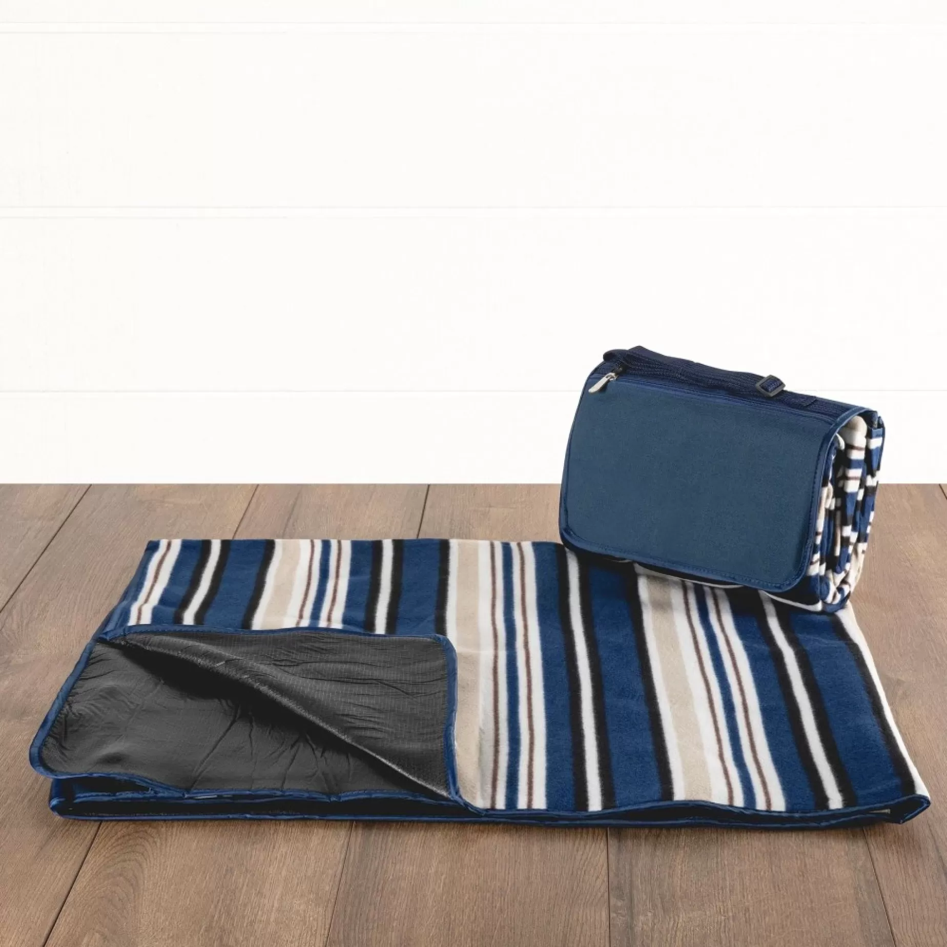 Compact Fleece Picnic Blanket 59" X 51" - Navy Stripes<Picnic Time Inc. Hot