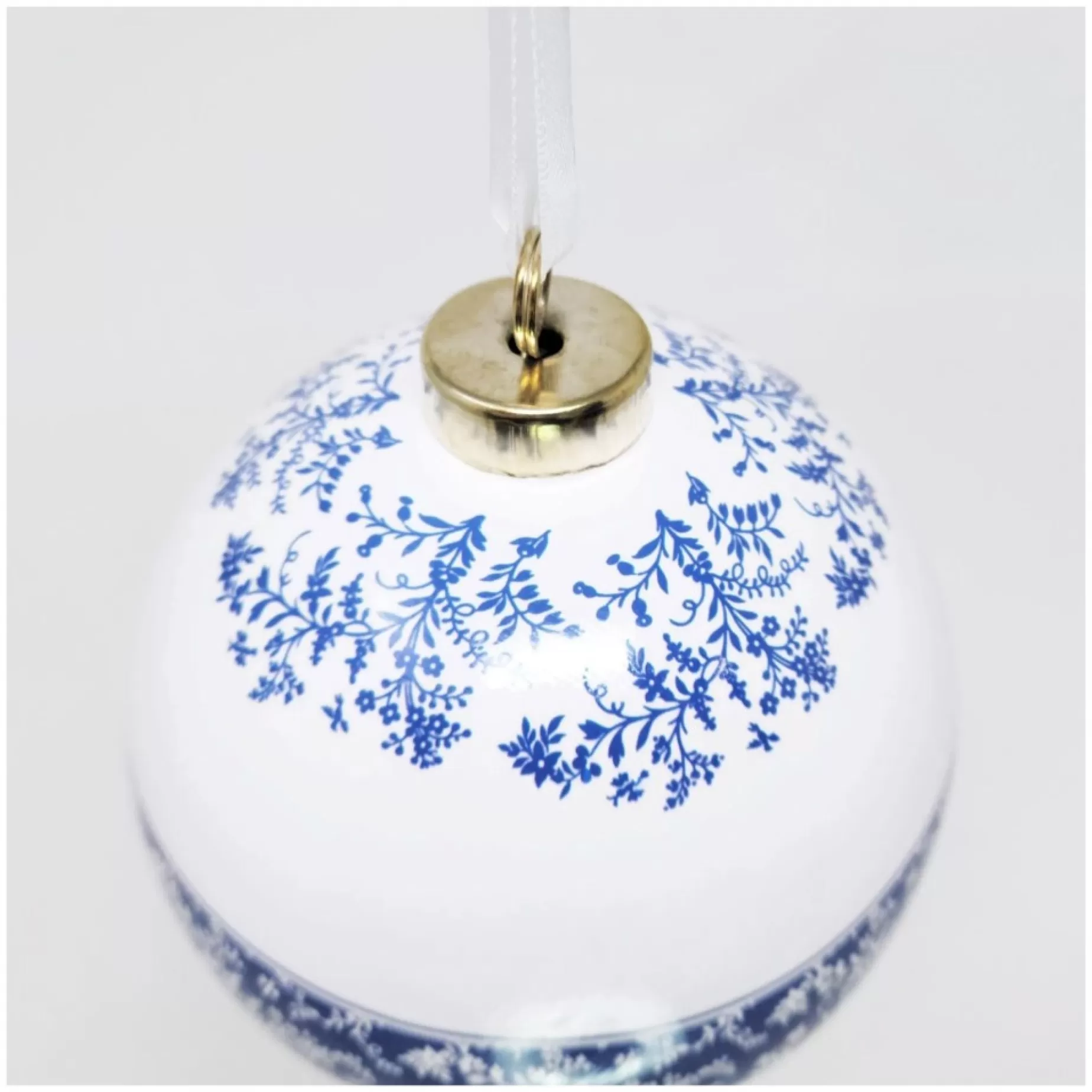 Mv Ornament Collection - Porcelain Blue Room Ball<DESIGN MASTER ASSOCIATES Fashion