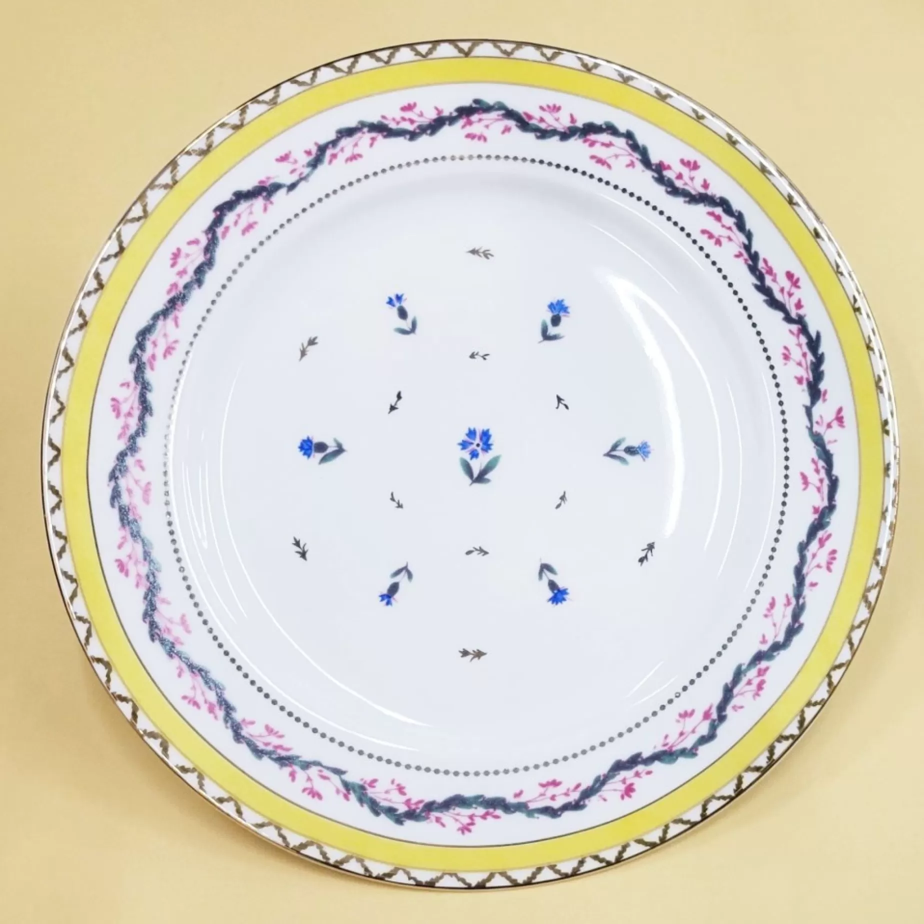 Ribbons & Cornflower 8.5" Dessert Plate<* Flash Sale