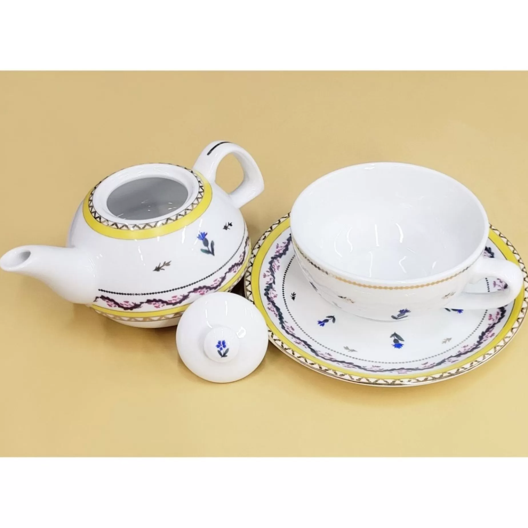 Ribbons And Cornflower Porcelain Tea For One<* Clearance