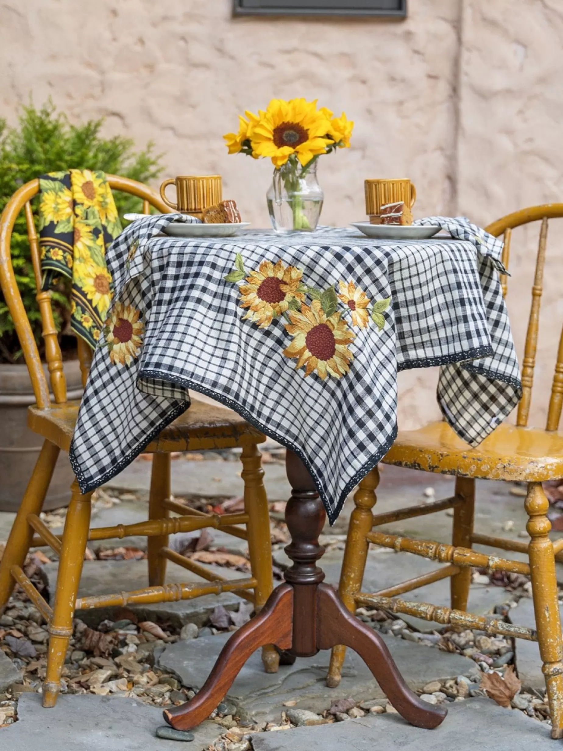 Sunflower Embroidered Tea Cloth<CORNELL ONLINE LLC Hot